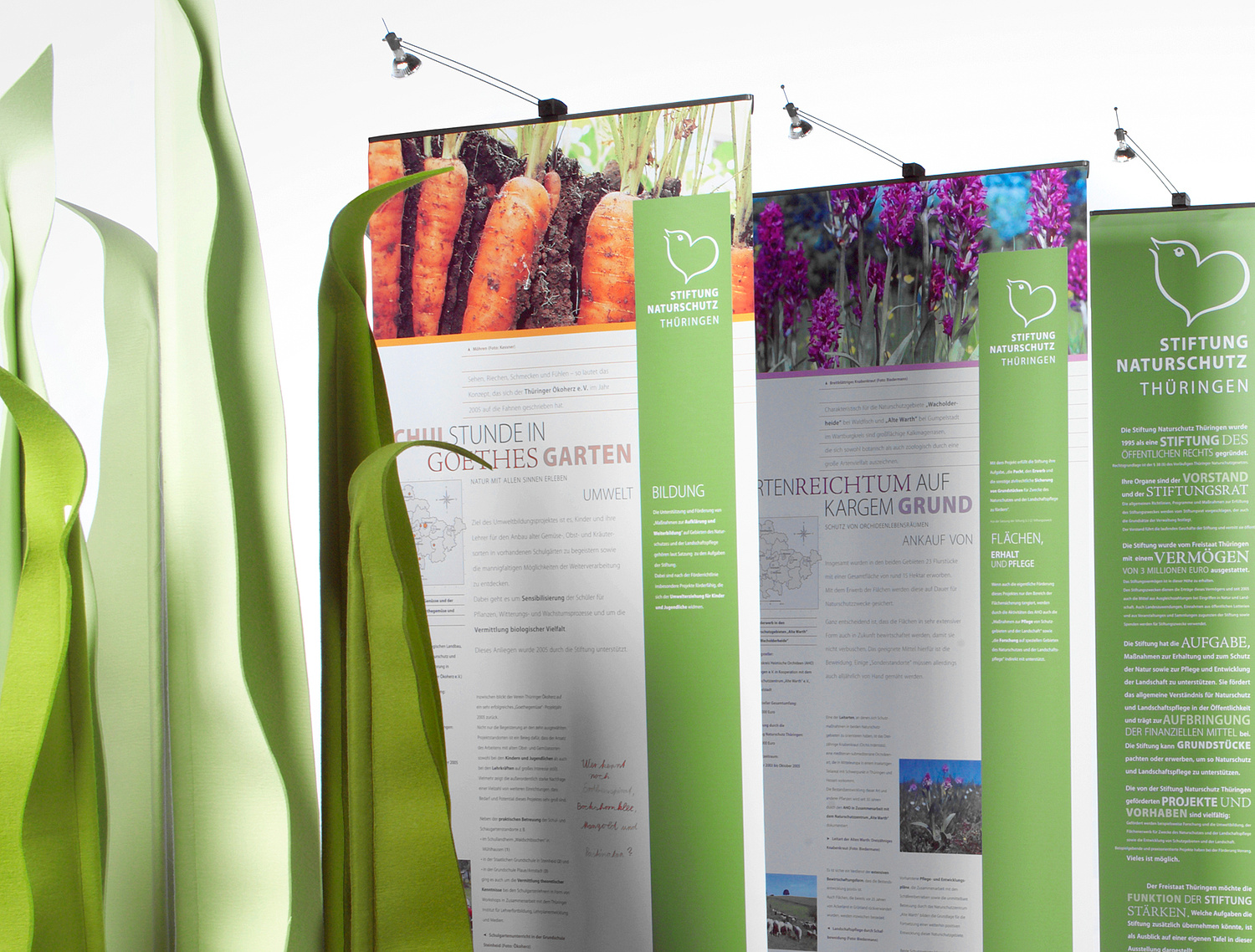 Wanderausstellung Stiftung Naturschutz Thüringen Das Bild zeigt eine Detailansicht der Wanderausstellung (für Stiftung Naturschutz Thüringen, 2005). (© Papenfuss | Atelier)
