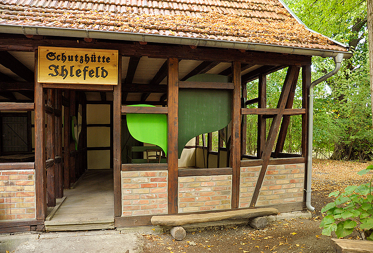 Die Schutzhütte ist nun nicht mehr nur ein Ort zum Rasten, sondern informiert auch zur Geschichte des Ihlefeldes.