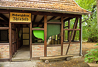 Die Schutzhütte ist nun nicht mehr nur ein Ort zum Rasten, sondern informiert auch zur Geschichte des Ihlefeldes.