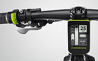 Das Bild zeigt einen Ausschnitt vom E-Bike Lenker mit Smart-MMI von neodrives (für alber, 2011)