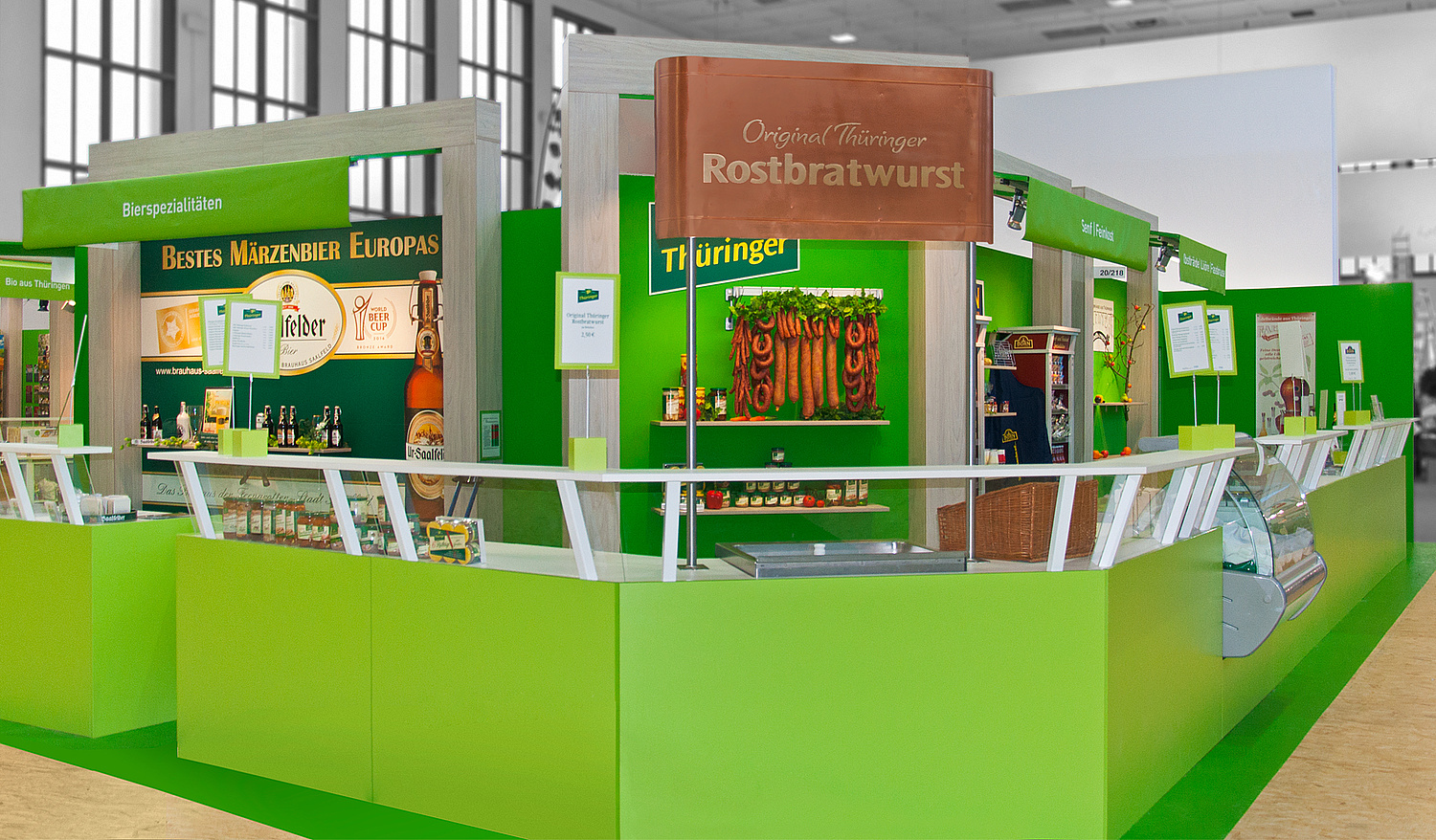 Grüne Woche 2017 Berlin Thüringen – Firmenpräsentation Blick auf mehrere Firmenportale mit zwei und drei Meter Breite (© Papenfuss | Atelier)