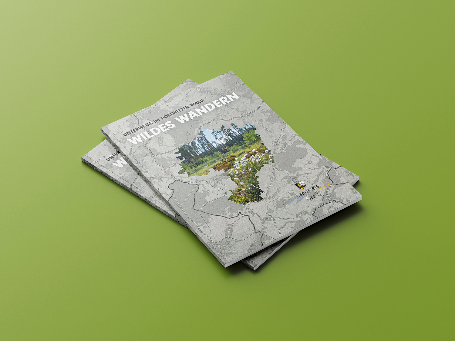 Wildes Wandern Broschüre Cover Die Broschüre „Unterwegs im Pöllwitzer Wald – Wildes Wandern“ lädt ein auf eine Entdeckungsreise (© Papenfuss | Atelier)