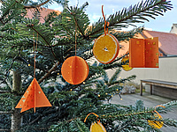 Das Bild zeigt den Weihnachtsbaum des Atelier Papenfuss 2018.