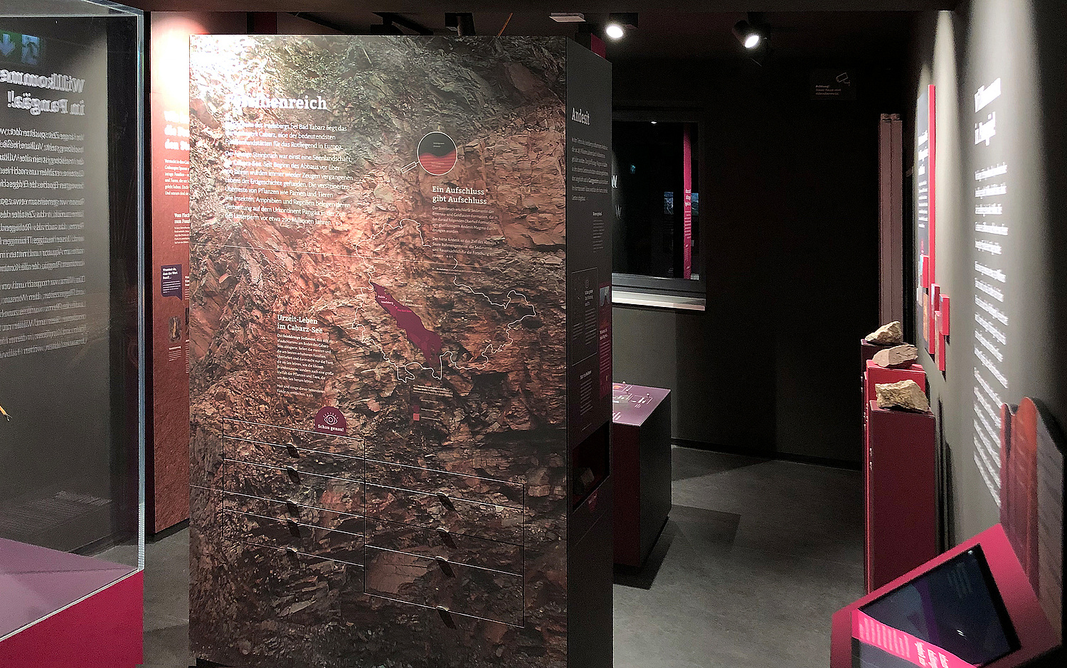 Ausstellungsdesign Umsetzung Geologie Fossilienfundstelle (© Papenfuss | Atelier)