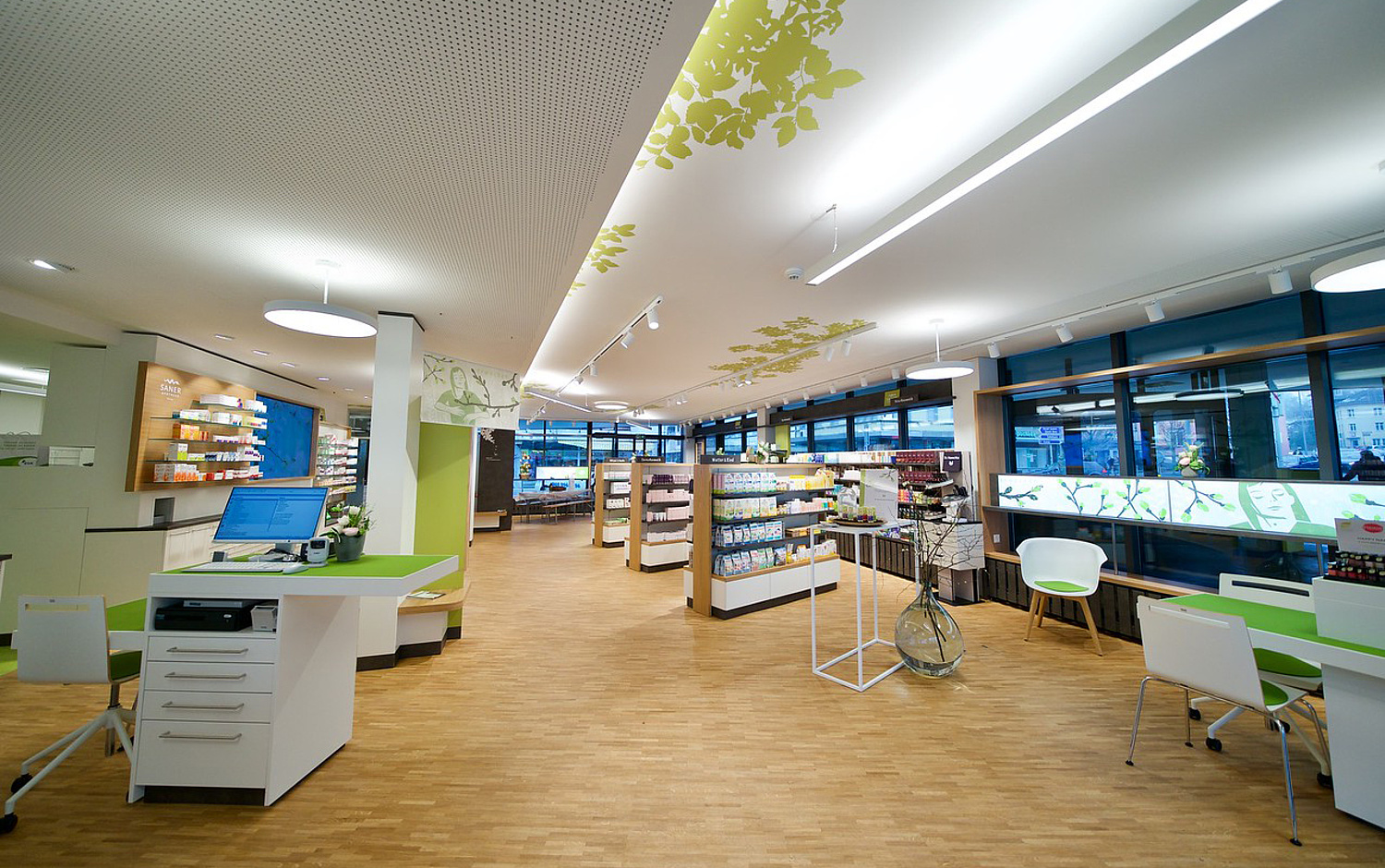 Blick in den Verkaufsraum der Filiale in Olten (© Papenfuss | Atelier)