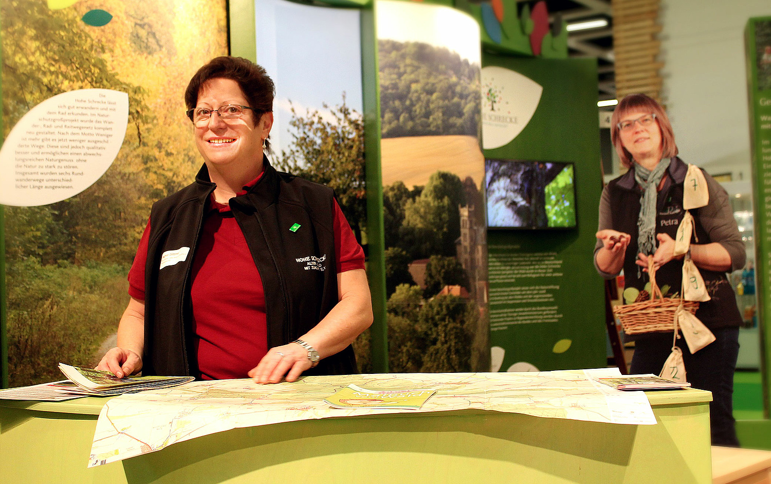 Grüne Woche Berlin 2017 – Naturstiftung David Messestand – Infotresen Messestand für die Hohe Schrecke zur Internationalen Grünen Woche 2017 (© Papenfuss | Atelier)
