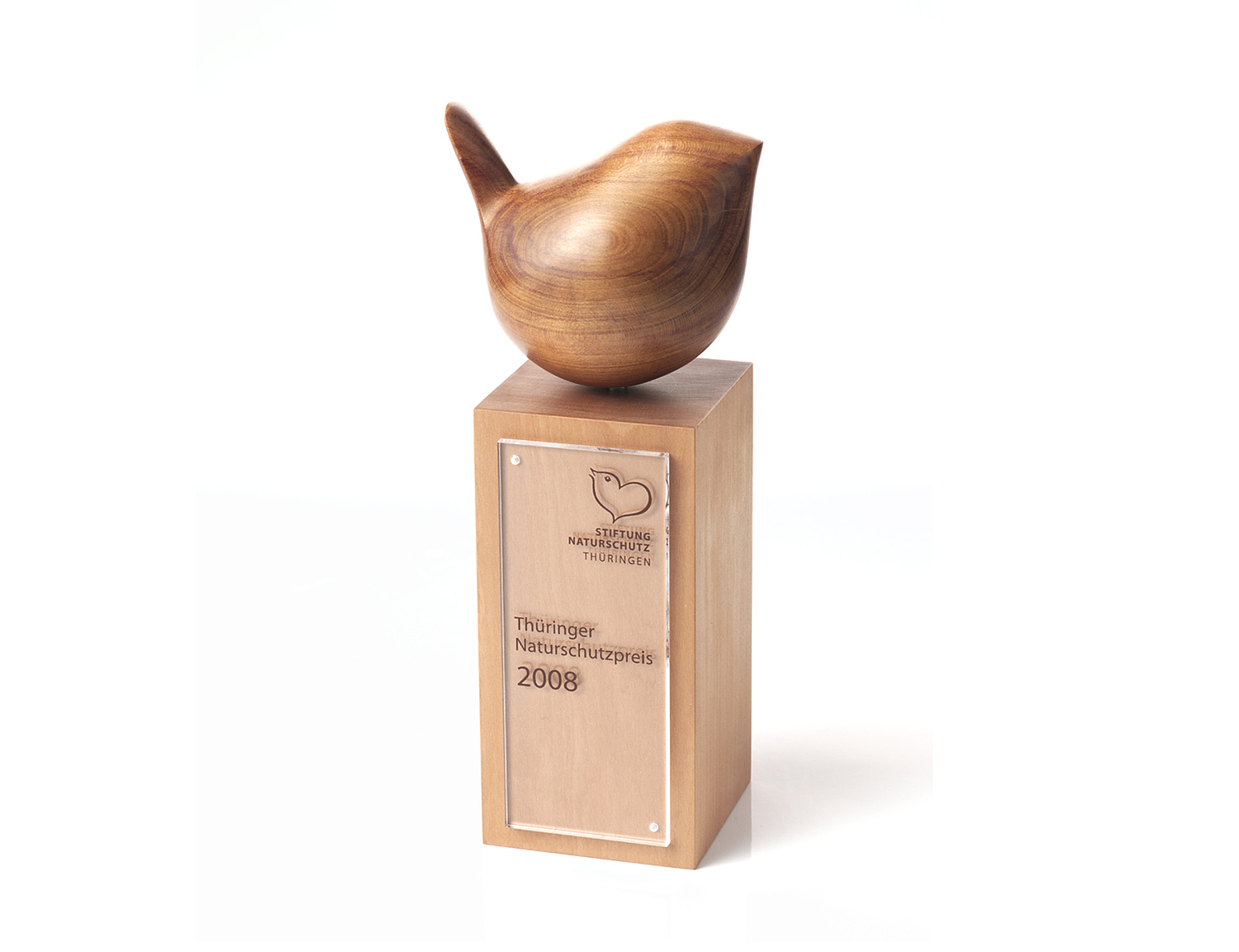 Das Bild zeigt den Pokal für den Thüringer Naturschutzpreis (für Stiftung Naturschutz Thüringen, 2014).  (© Papenfuss | Atelier)