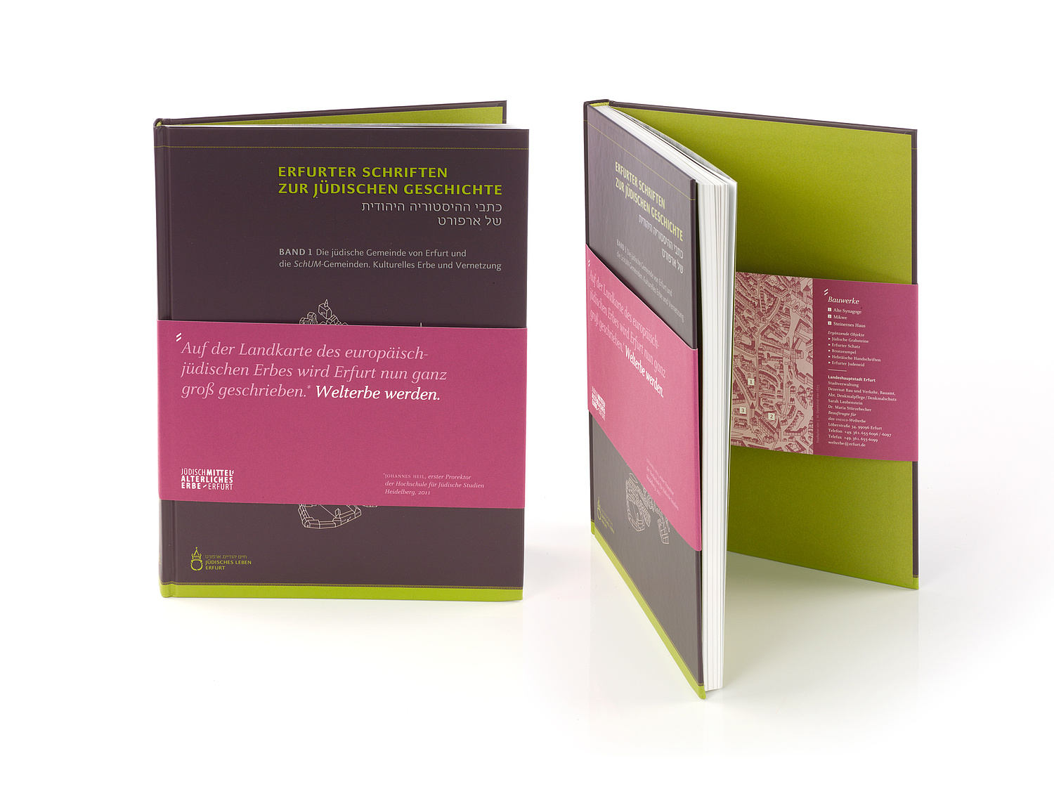 Erfurter Schriften zur Jüdischen Geschichte Die Publikationsreihe "Erfurter Schriften zur Jüdischen Geschichte", versehen mit der Banderole zur Welterbe-Bewerbung (© Papenfuss | Atelier)